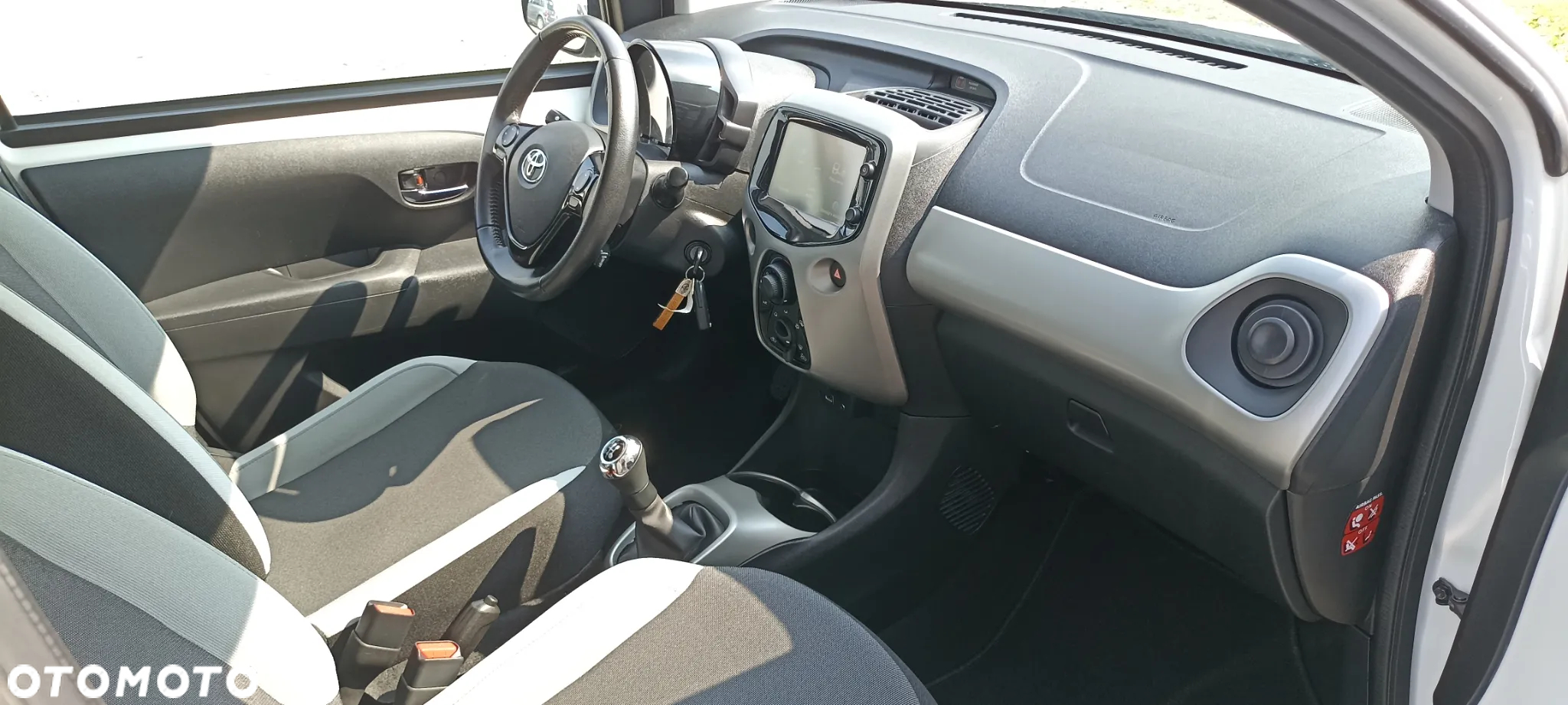 Toyota Aygo x-play touch - 27