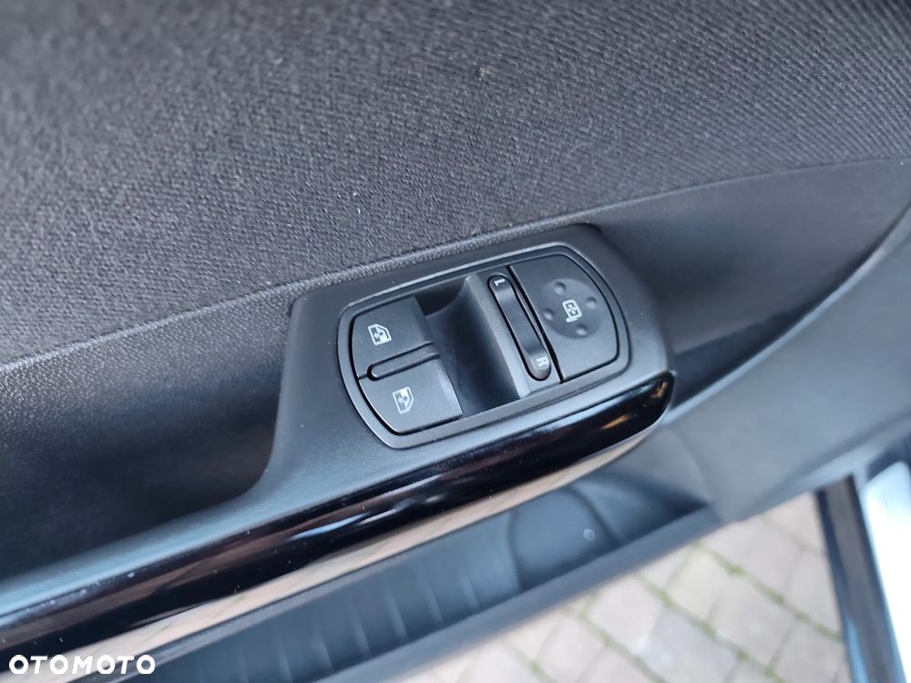 Opel Corsa 1.4 16V Edition - 11