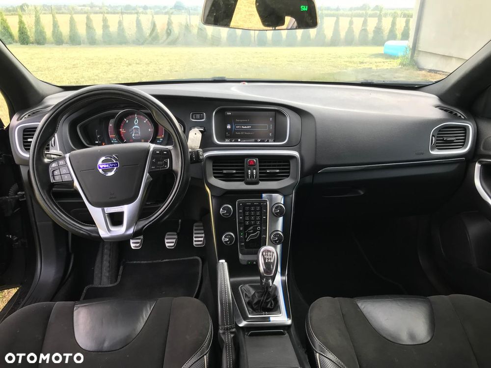 Volvo V40 D2 R-Design - 6