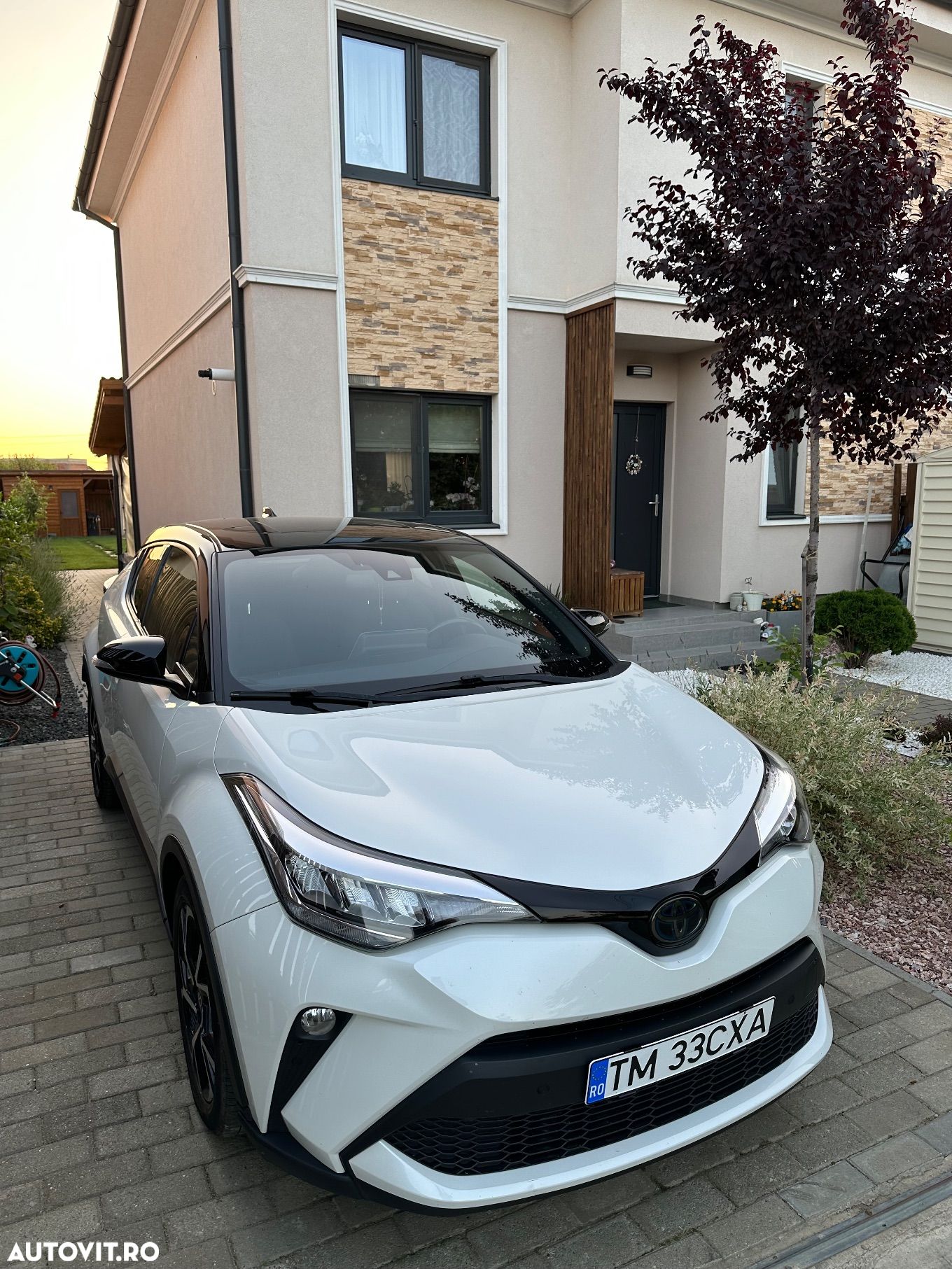 Toyota C-HR 1.8 Hybrid Business Edition - 1