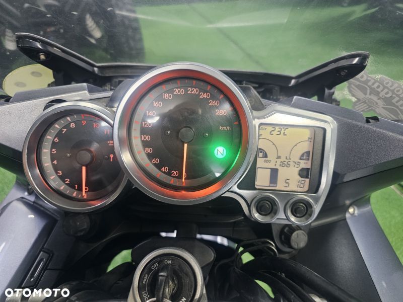 Yamaha FJR - 8