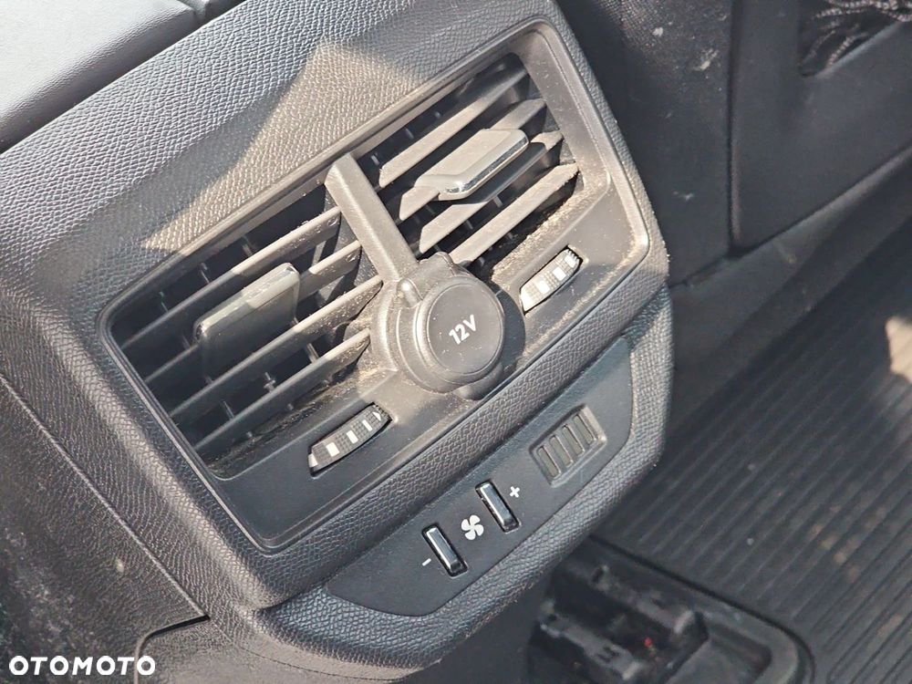 Peugeot 5008 1.5 BlueHDi Active S&S EAT8 - 26