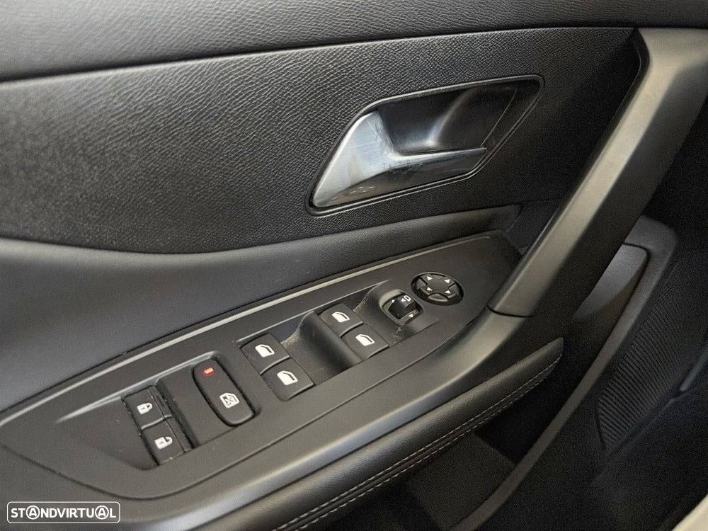 Peugeot 308 SW 1.6 Hybrid Allure e-EAT8 - 20