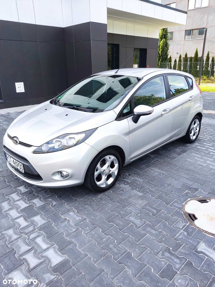 Ford Fiesta 2012 photo 2