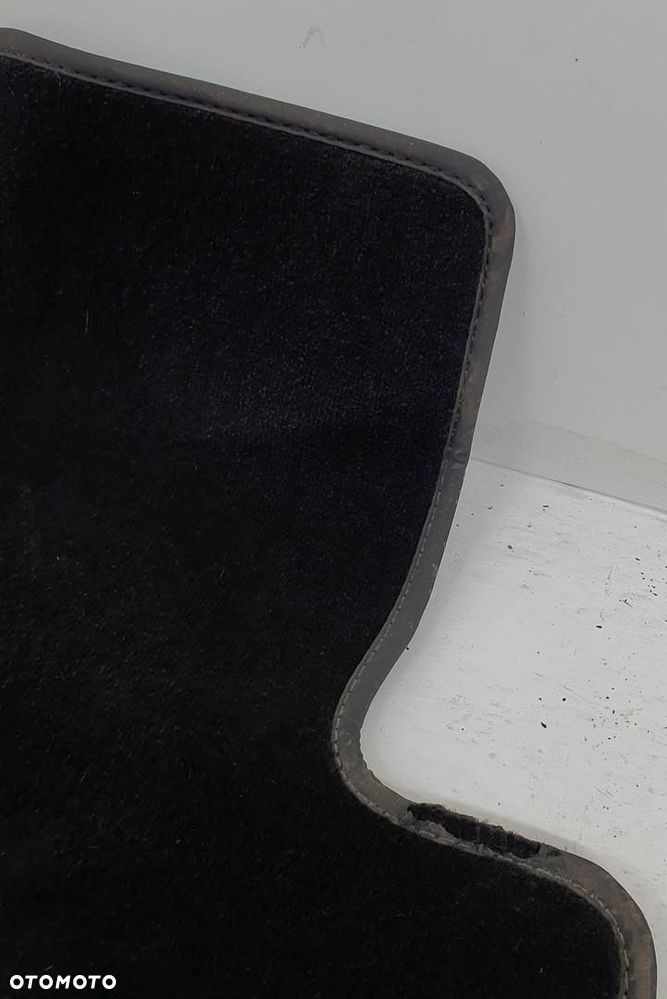 DYWANIKI CHODNICZKI WELUROWE MERCEDES W213 A2136808801 A2136809201 4SZT - 8