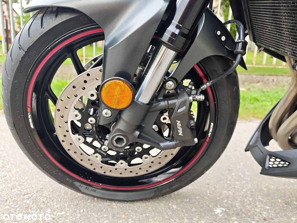 Suzuki GSX - 12