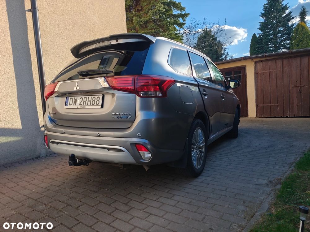 Mitsubishi Outlander - 3