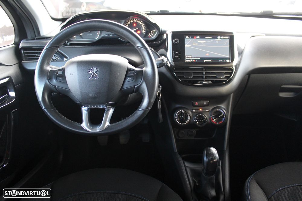Peugeot 208 1.2 PureTech Signature - 9