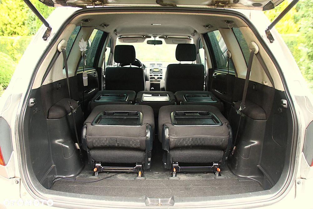 Toyota Avensis Verso D-4D Sol - 34