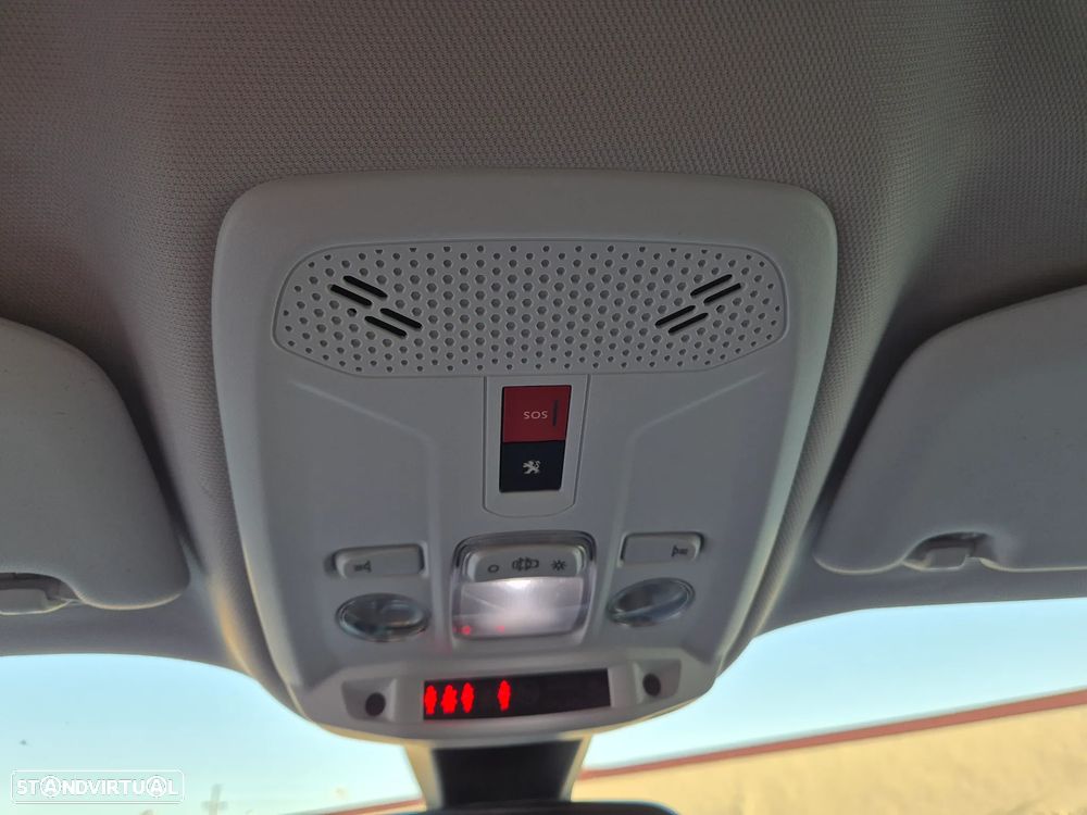 Peugeot 2008 1.2 PureTech Allure Pack - 34
