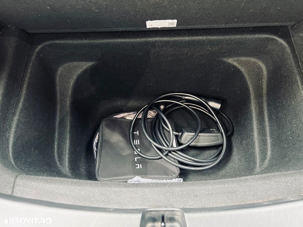 Tesla Model Y - 18