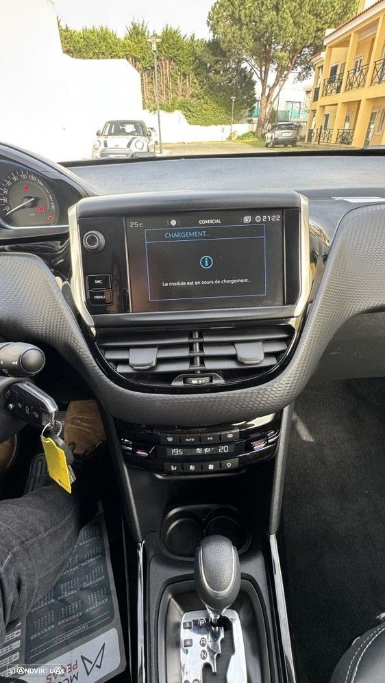 Peugeot 2008 1.2 PureTech Allure EAT6 - 16