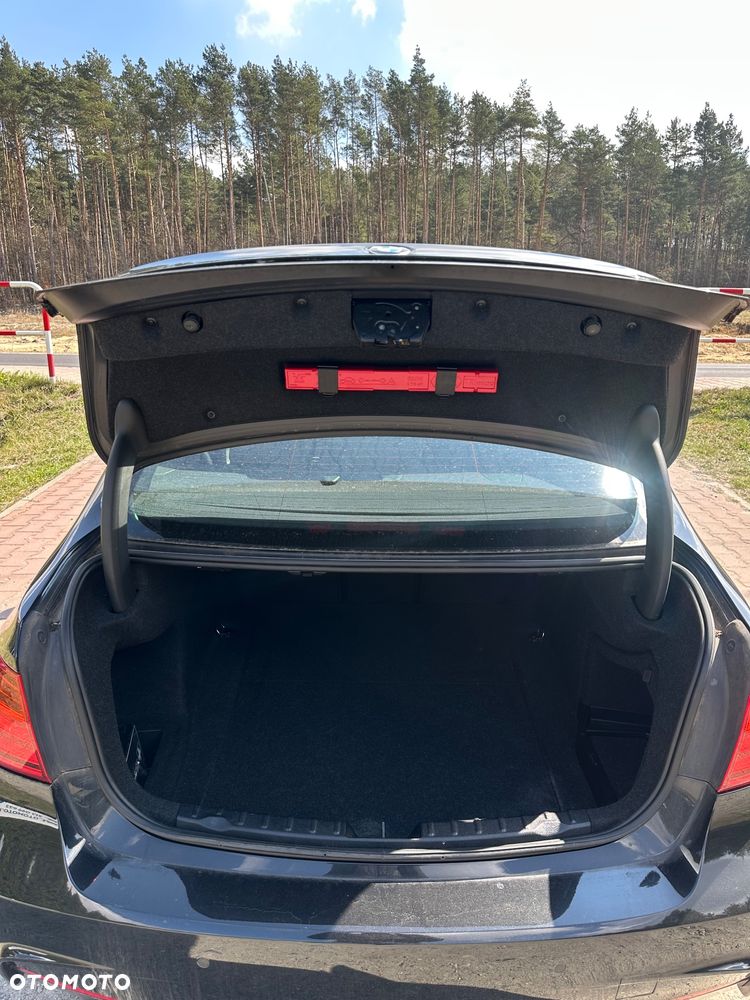 BMW Seria 3 318d M Sport EU6 - 15