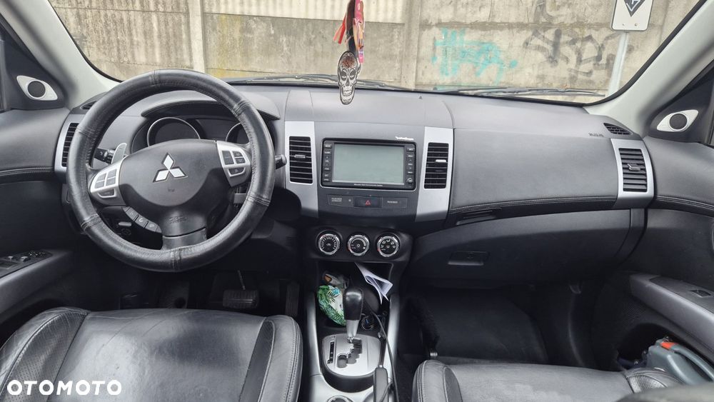 Mitsubishi Outlander 2.4 Instyle NAVI EU5 CVT - 14