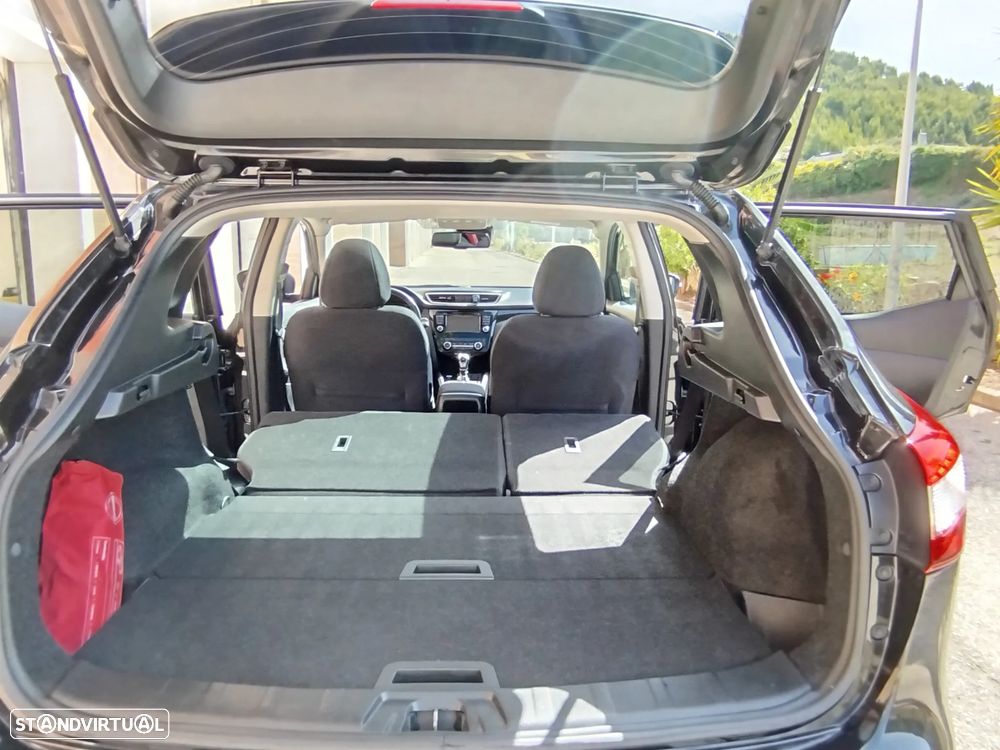 Nissan Qashqai 1.5 dCi N-Connecta 18 - 29