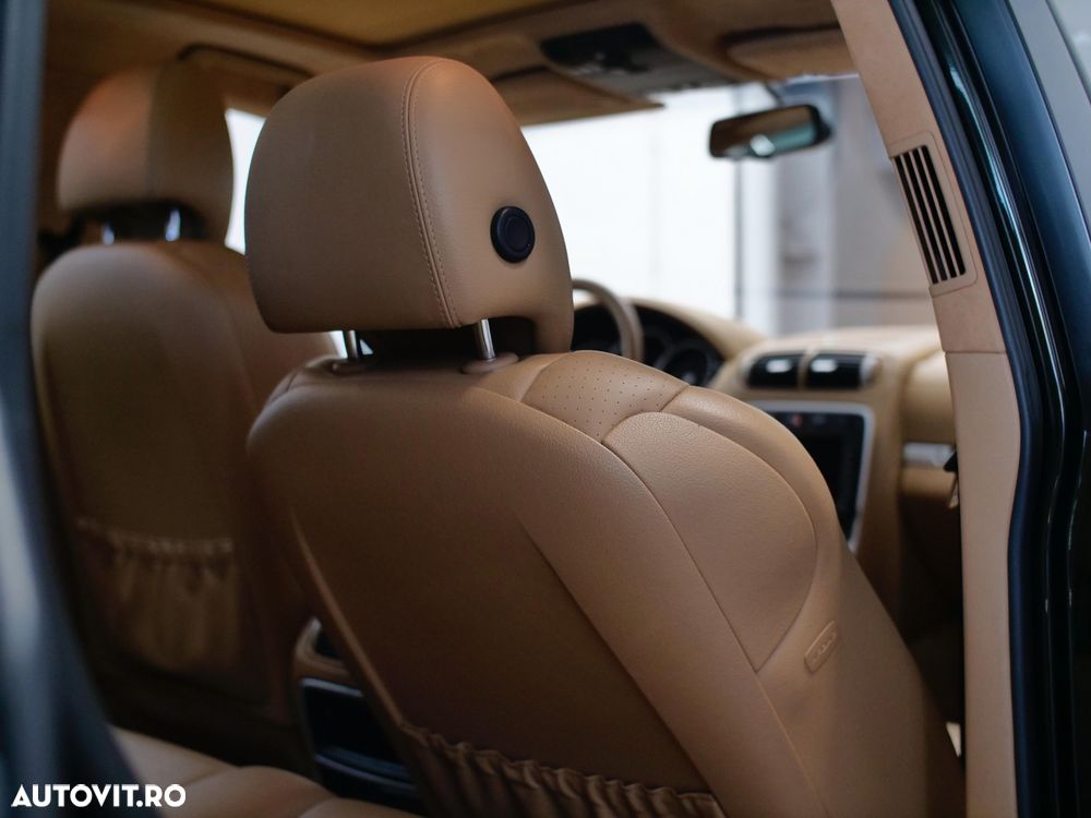 Porsche Cayenne - 26