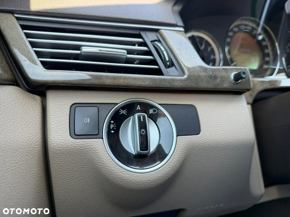 Mercedes-Benz Klasa E 500 4-Matic Avantgarde - 19