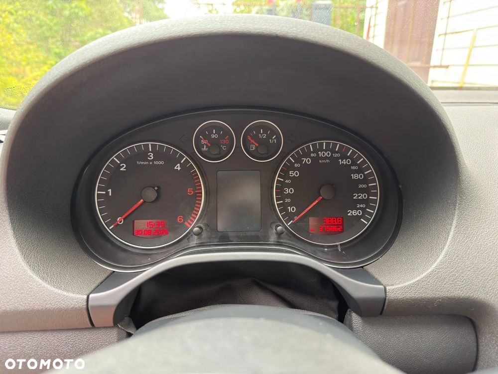 Audi A3 Sportback 2.0 TDI DPF Ambiente - 25