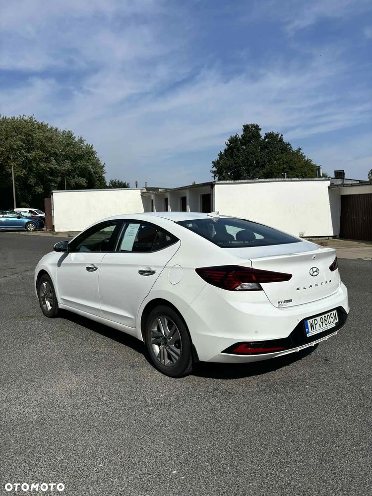 Hyundai Elantra ver-1-6-comfort - 3
