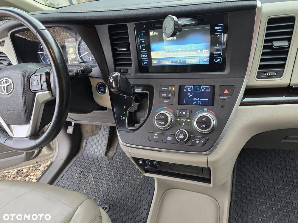 Toyota Sienna 3.5 XLE AWD - 11