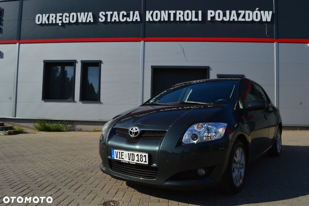 Toyota Auris 1.4 D-4D Premium - 1