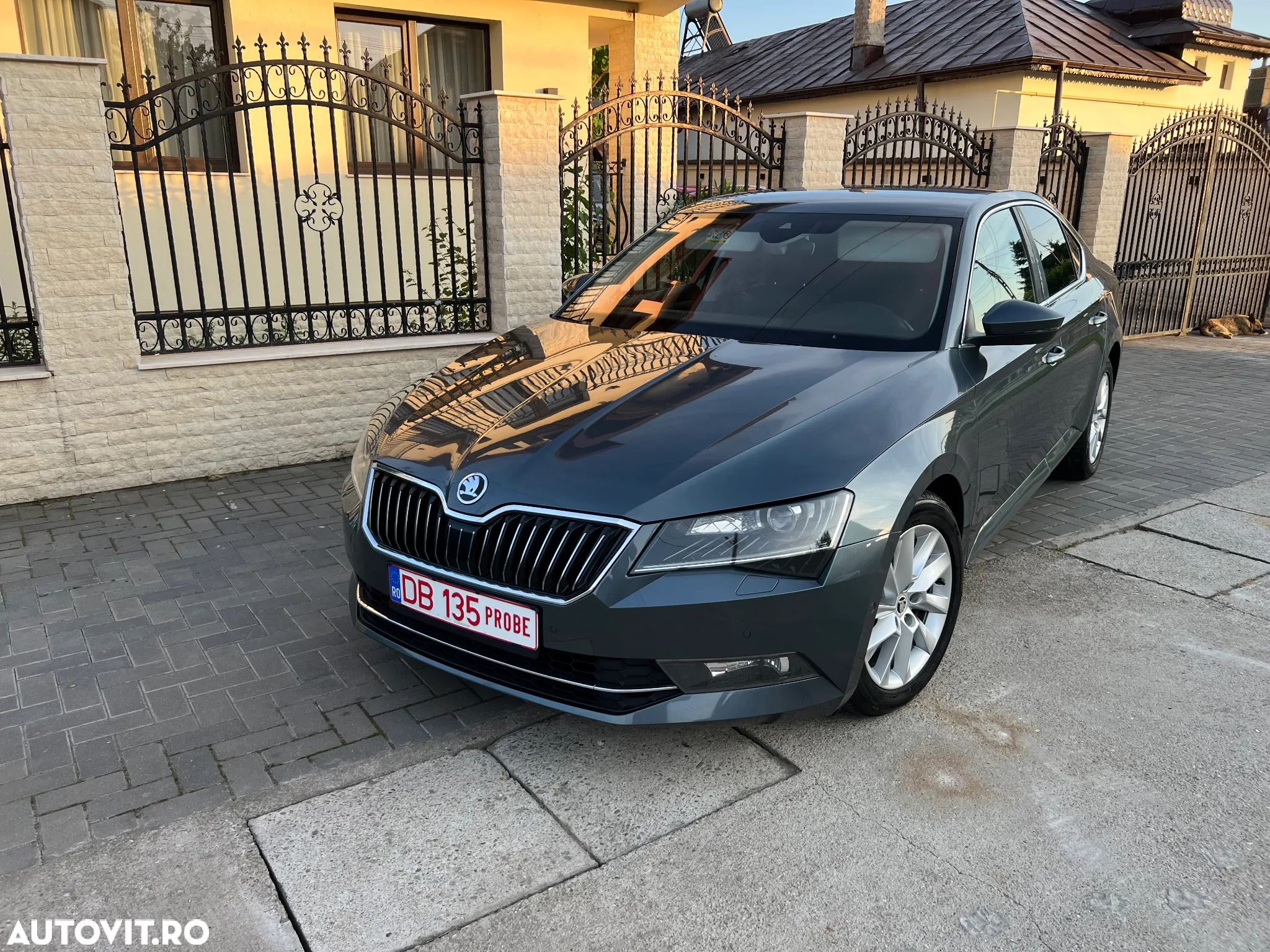 Skoda Superb 2.0 TDI DSG Premium Edition - 1