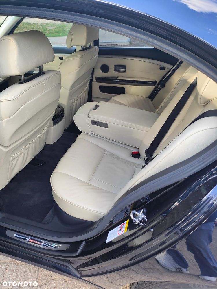 BMW Seria 7 - 35