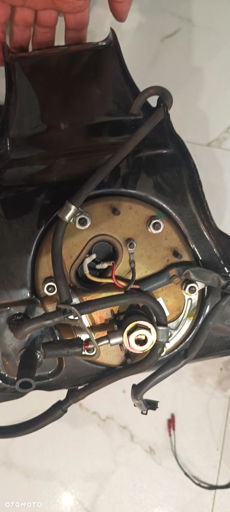 HONDA CBR 1000RR SC57B Zbiornik Bak Pompka Paliwa Pompka Sprzęgła Licznik - 24