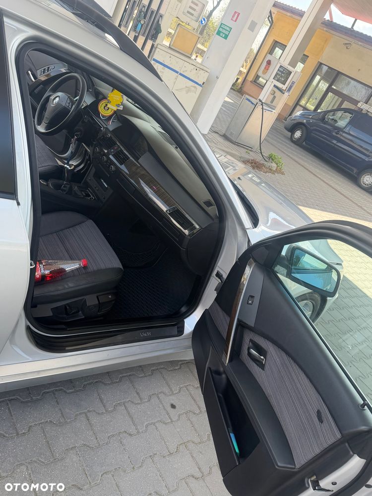 BMW Seria 5 525i - 10