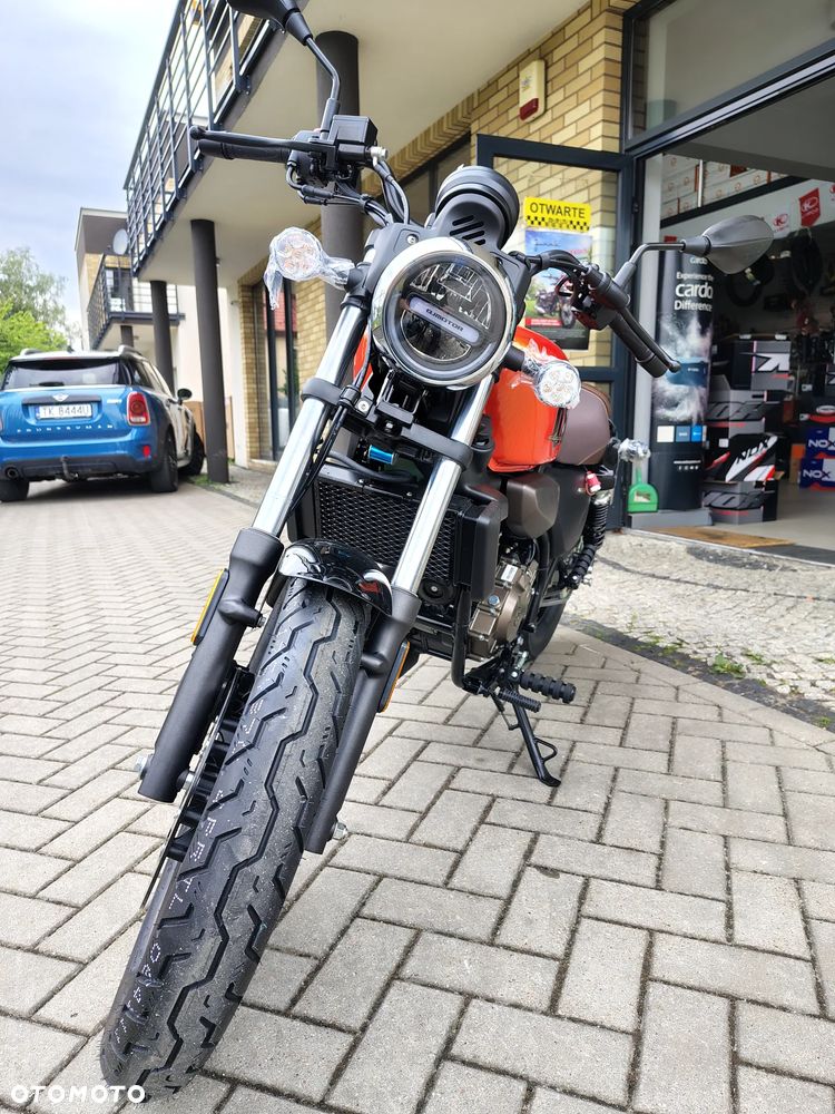 QJMOTOR SRV 125 - 25
