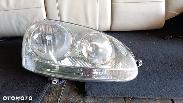 Lampa przednia prawa Volkswagen Jetta V 2004-2010