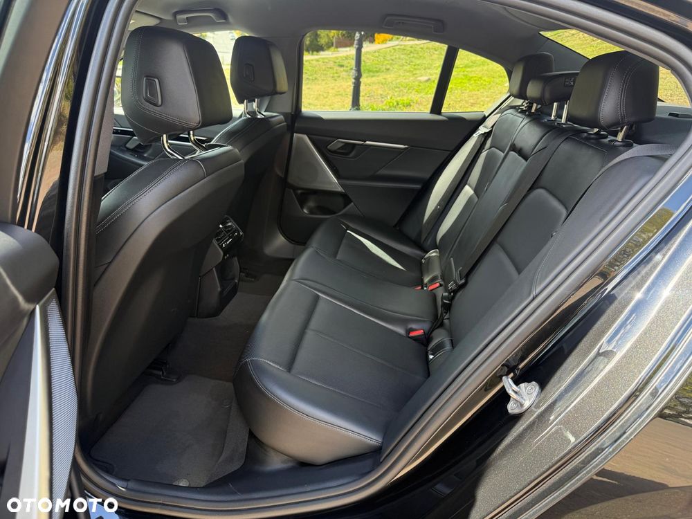 BMW Seria 5 520d xDrive - 12
