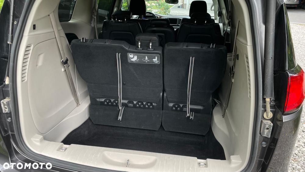 Chrysler Pacifica - 10
