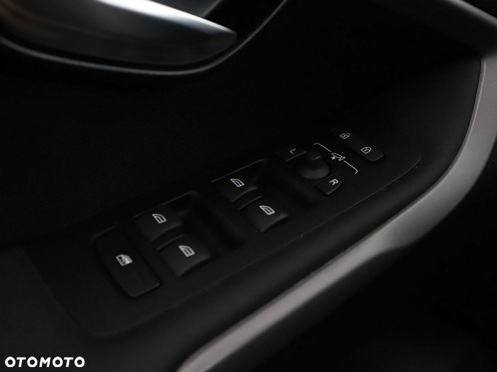 Volvo V40 T2 Momentum - 33