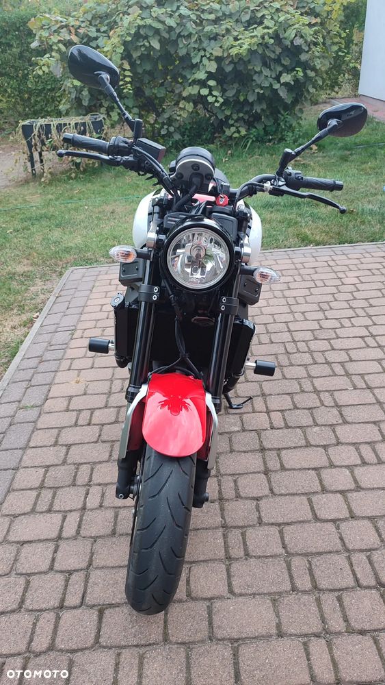 Yamaha XSR - 11