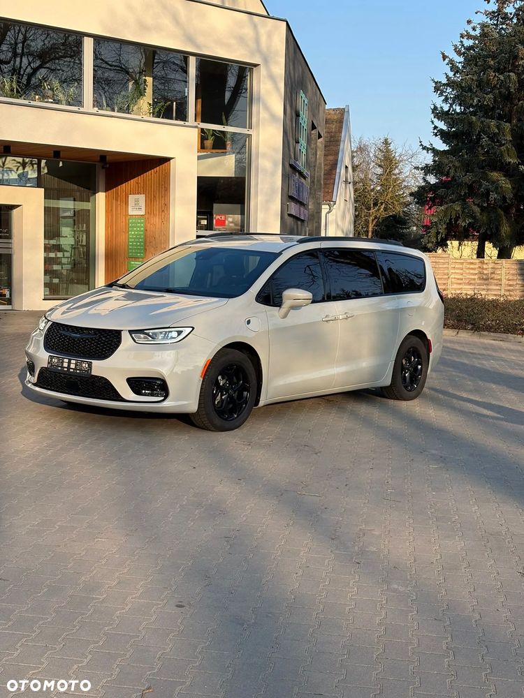 Chrysler Pacifica - 3