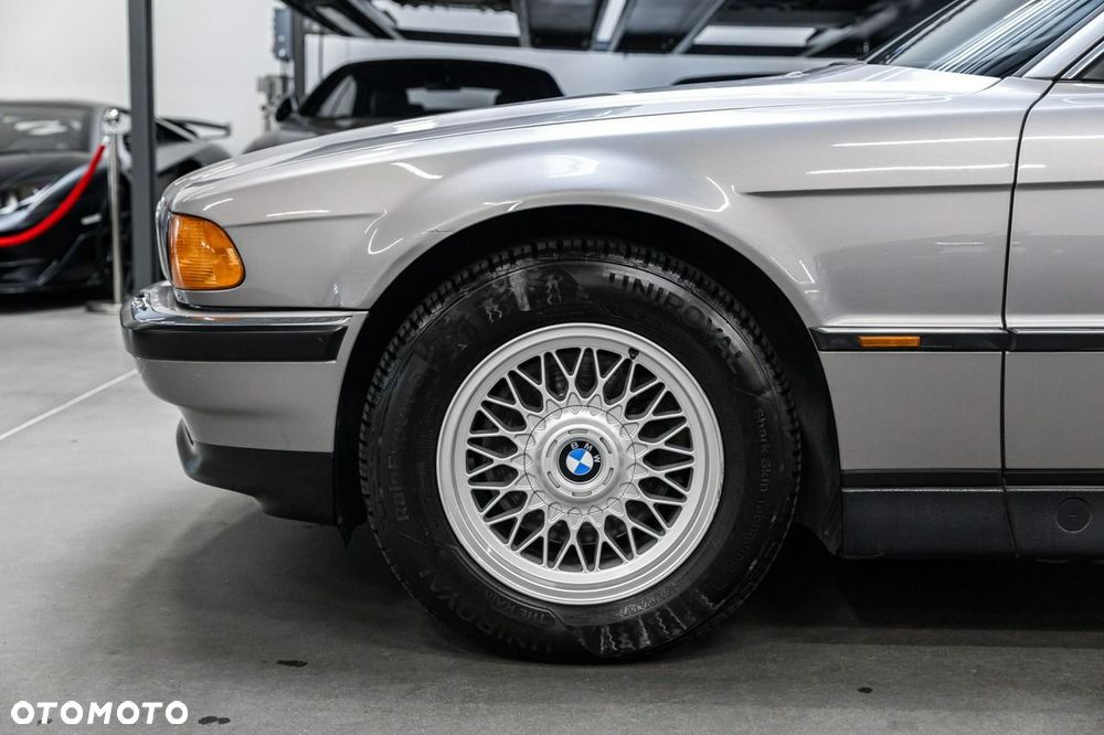 BMW Seria 7 740i V8 - 22