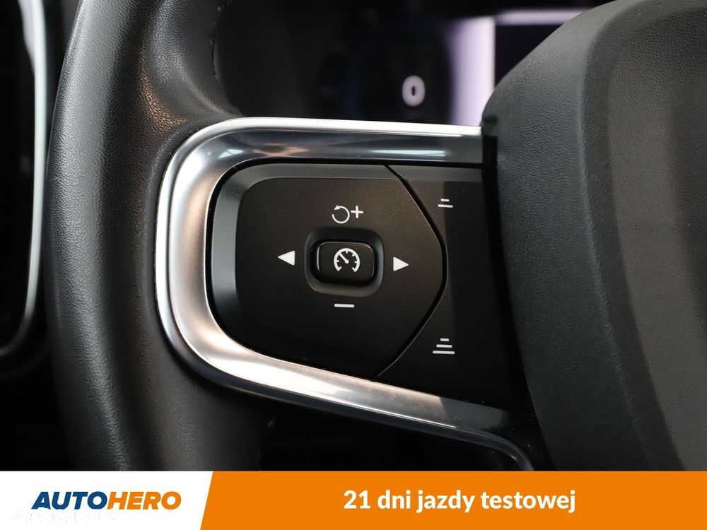 Volvo XC 40 B3 Plus Dark - 30