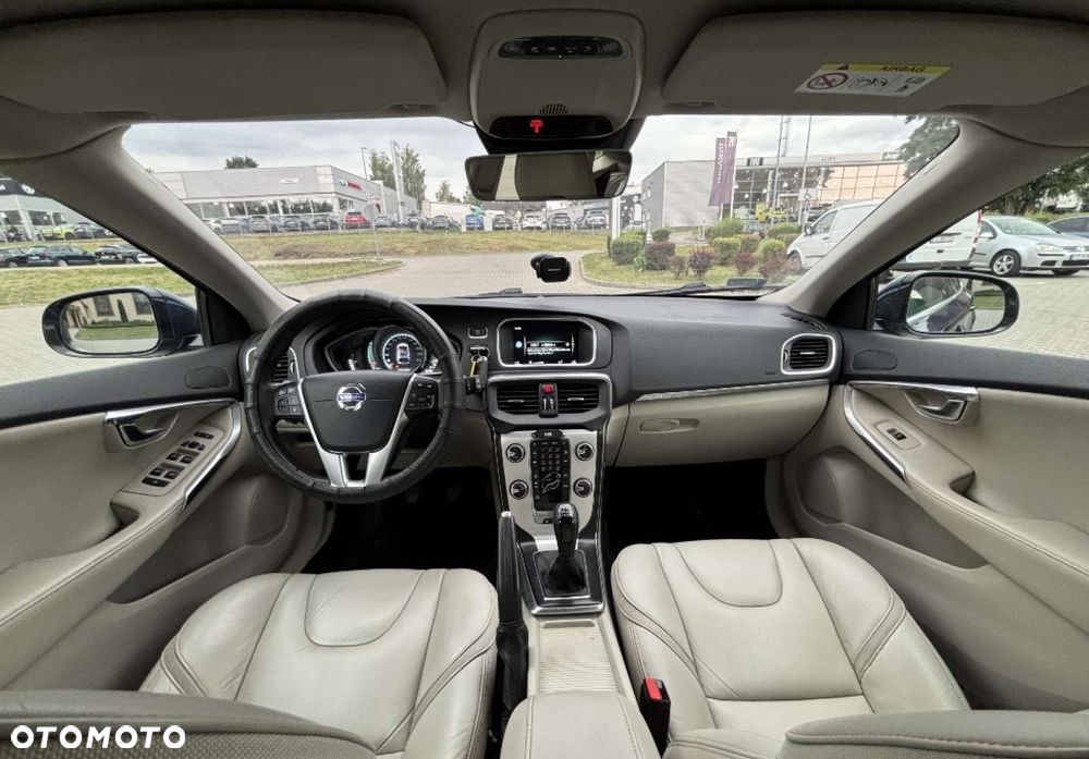 Volvo V40 Cross Country - 18