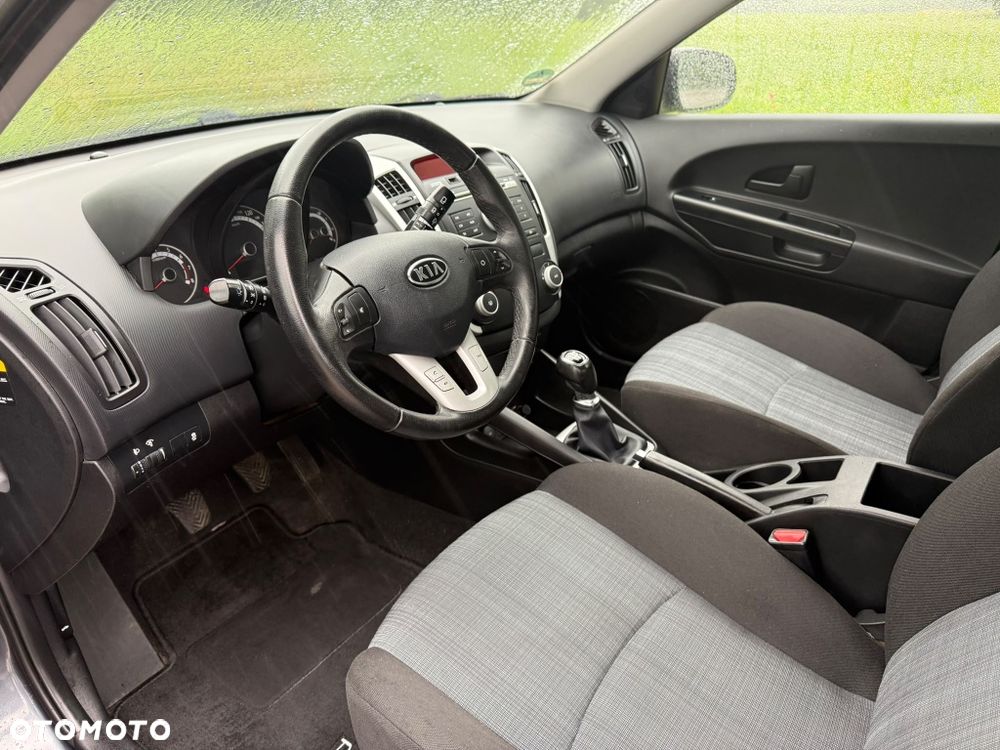 Kia Ceed - 7