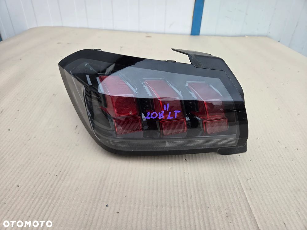 Lampa tylna prawa Peugeot 208 II 9823216780 - 1