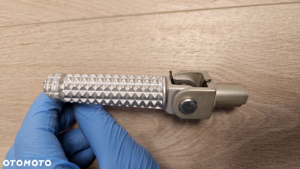 Oryginalny Podnóżek Prawy Przód Yamaha R6 RJ11 / RJ15   2C0-27420-00 - 4