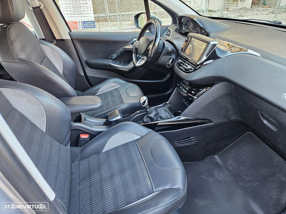 Peugeot 2008 1.2 PureTech Allure - 6