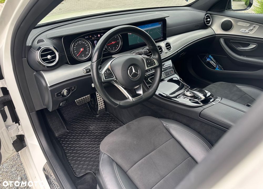 Mercedes-Benz Klasa E 220 d AMG - 33