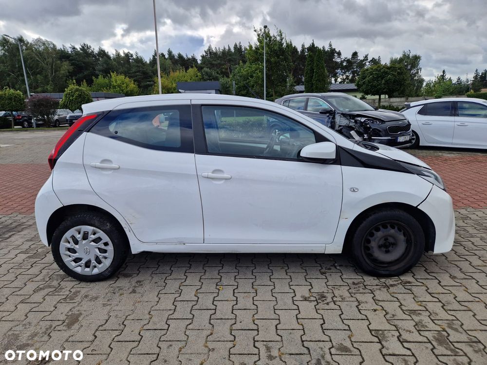 Toyota Aygo x-play - 1