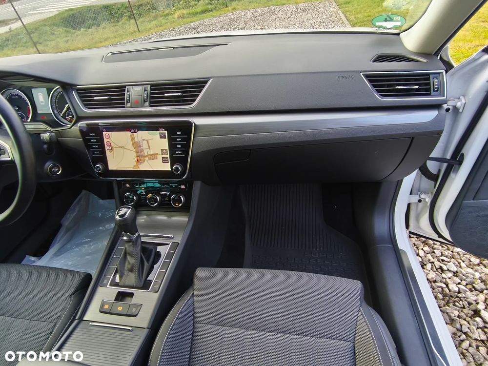Skoda Superb 2.0 TDI DSG Ambition - 25