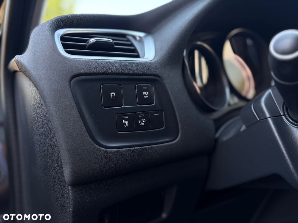 Citroën C4 e-HDi 115 ETG6 Exclusive - 28