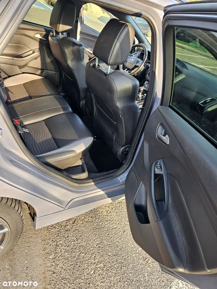 Ford Focus 2.0 EcoBoost ST mit Leder-Sport-Paket - 18