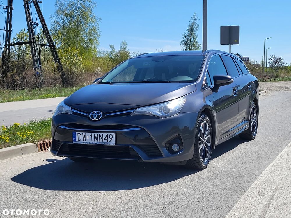 Toyota Avensis 2.0 D-4D Premium - 3