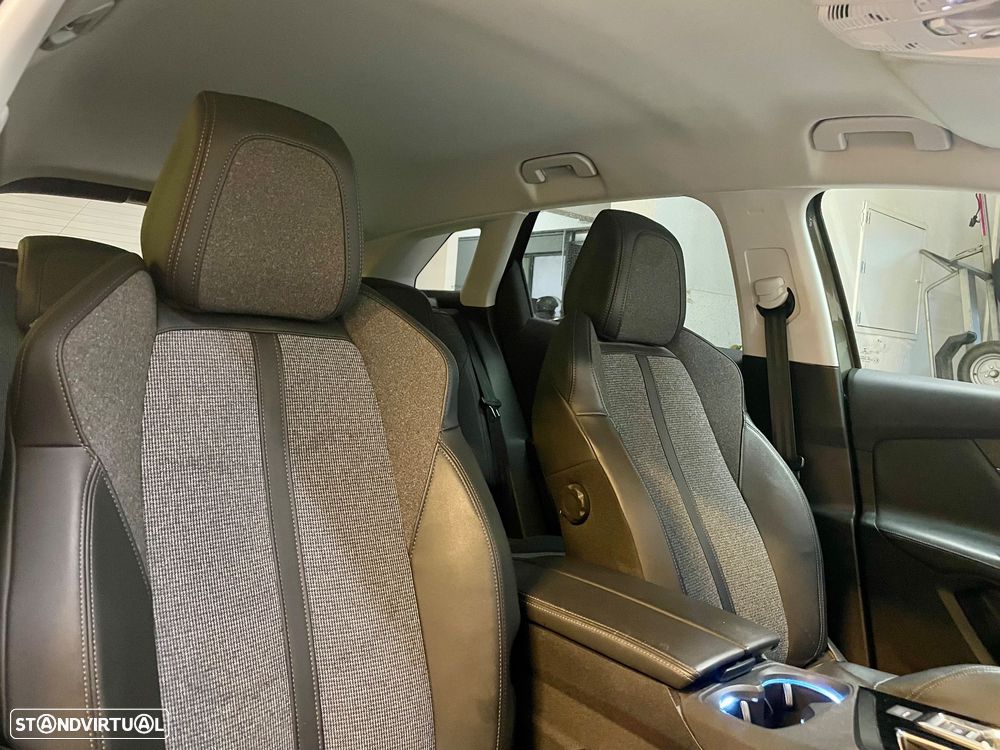 Peugeot 3008 1.2 PureTech Allure EAT8 - 30